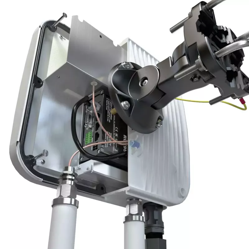 Kryptinė tinklo antena QuWireless QuMax PoE/LAN, daugiajuostė 0,694–2,7 GHz ir 2,4–2,5 GHz, maks. stiprinimas 6 dBi, vertikali poliarizacija