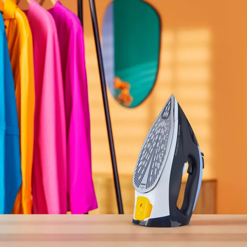 Sausas ir garų lygintuvas Philips DST7030/20 — 2800 W, 0,3 L bakelis, 50 g/min nuolatinio garo, 250 g/min garo pliūpsnio, SteamGlide Plus padas