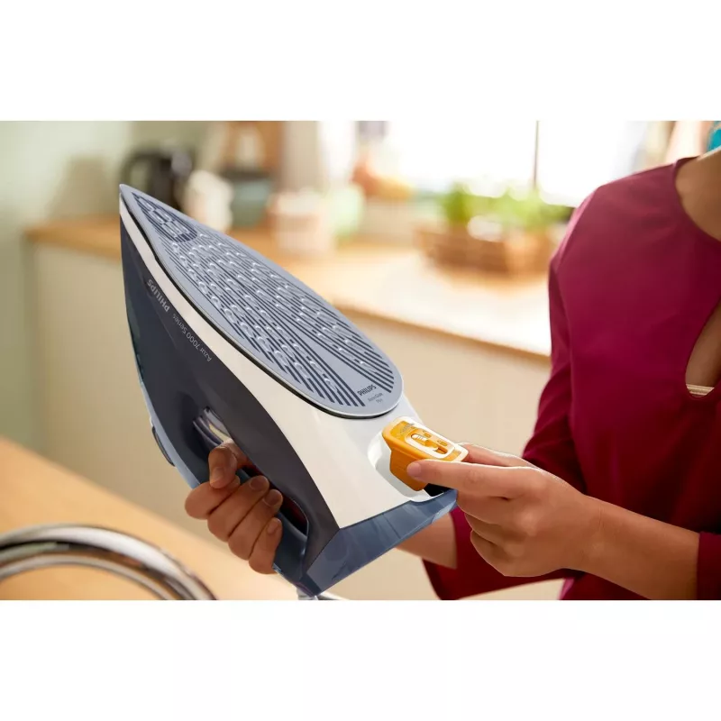 Sausas ir garų lygintuvas Philips DST7030/20 — 2800 W, 0,3 L bakelis, 50 g/min nuolatinio garo, 250 g/min garo pliūpsnio, SteamGlide Plus padas