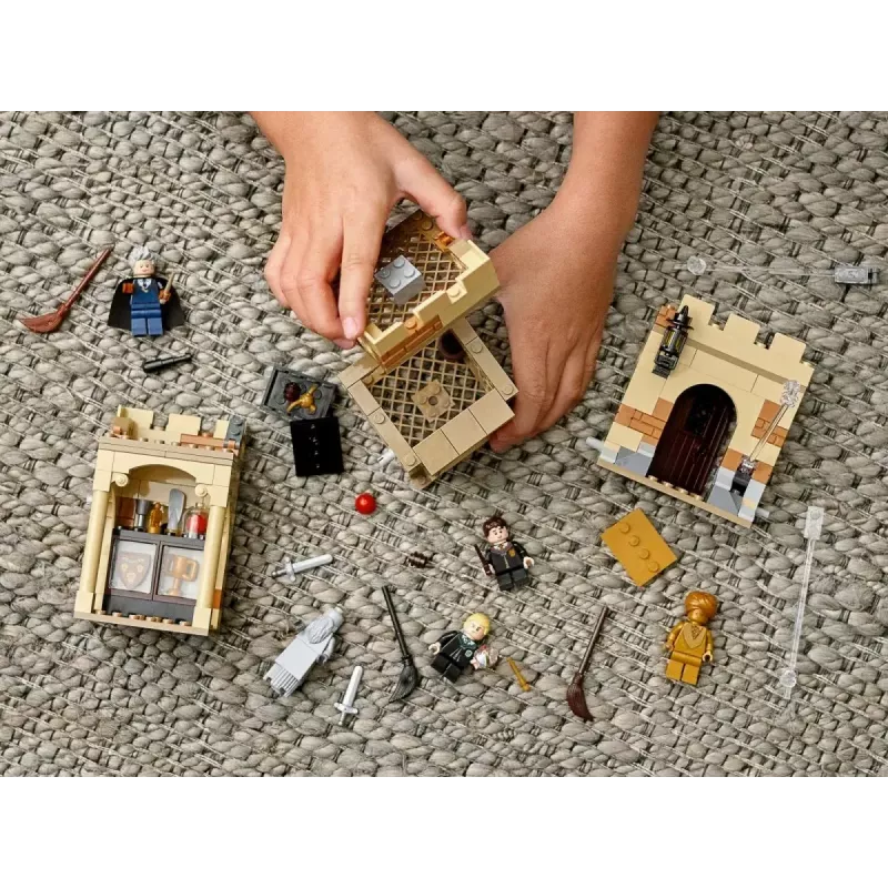 LEGO Haris Poteris rinkinys Hogvartso pirmoji skraidymo pamoka 76395 su Hario ir Drako minifigūromis