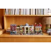 LEGO Icons statybos rinkinys 10350 Tudor Corner House — 3 266 dalys, 8 minifigūrėlės, amžius 18+, 260×250×310 mm