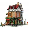 LEGO Icons statybos rinkinys 10350 Tudor Corner House — 3 266 dalys, 8 minifigūrėlės, amžius 18+, 260×250×310 mm