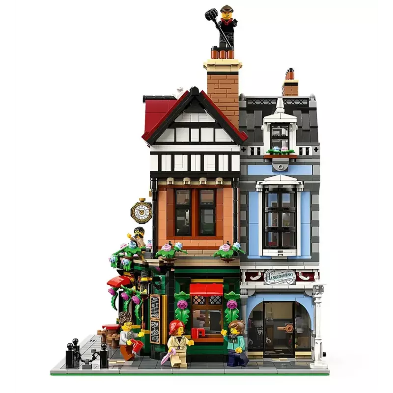 LEGO Icons statybos rinkinys 10350 Tudor Corner House — 3 266 dalys, 8 minifigūrėlės, amžius 18+, 260×250×310 mm