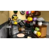 LEGO Icons statybos rinkinys 10350 Tudor Corner House — 3 266 dalys, 8 minifigūrėlės, amžius 18+, 260×250×310 mm
