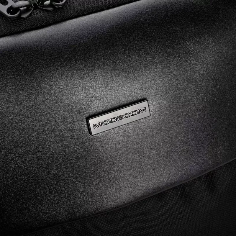 Nešiojamojo kompiuterio krepšys MODECOM Active 15 PLE‑MC‑ACTIVE‑15 15,6 colio nešiojamiesiems kompiuteriams, 8 GB RAM (ženklinimas) — eko oda, juoda, užtrauktuko užsegimas, USB prievadas