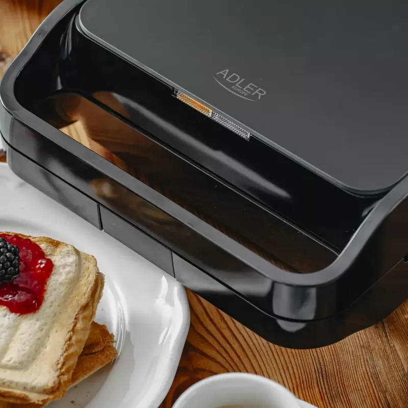 2-in-1 sumuštinių keptuvė Adler AD 3070b — 850 W, 2 plokštės, juoda