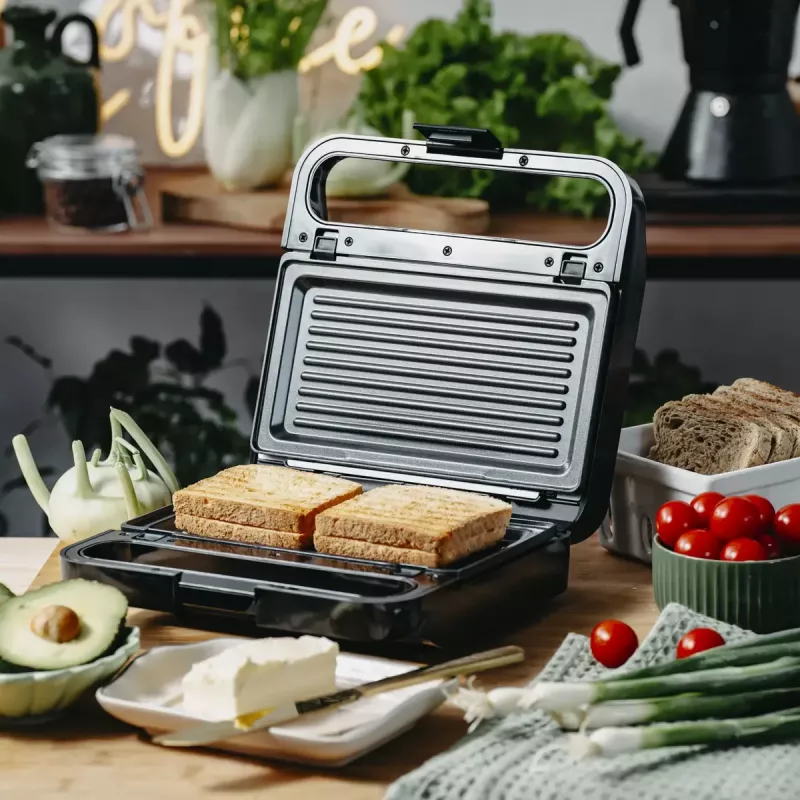 2-in-1 sumuštinių keptuvė Adler AD 3070b — 850 W, 2 plokštės, juoda