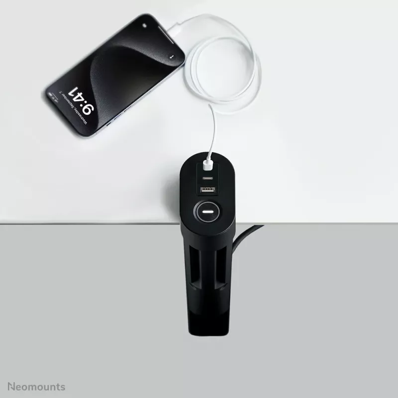 Neomounts DS22-840BL6 stalo lizdas su spaustuku, USB-C ir USB-A prievadais – greitas įkrovimas