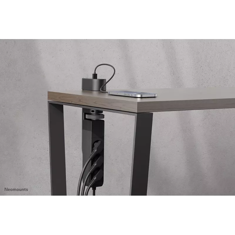 Neomounts DS22-840BL6 stalo lizdas su spaustuku, USB-C ir USB-A prievadais – greitas įkrovimas