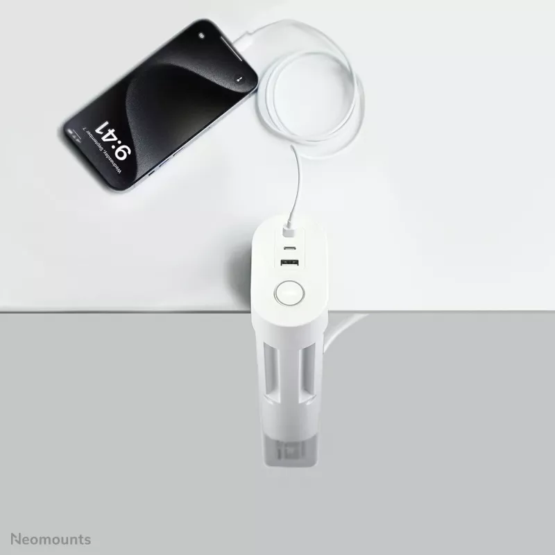 Neomounts DS22-840WH6 stalinis lizdas su spaustuvu, USB-C ir USB-A prievadais – greitasis įkrovimas