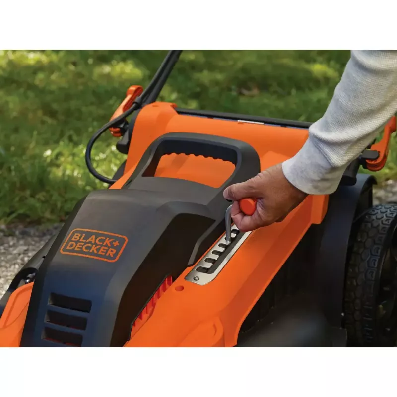 Stumdoma vejapjovė Juoda & Decker LM2000-QS