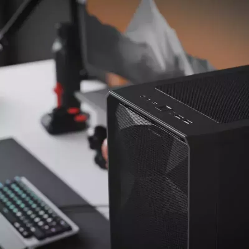 PC korpusas (tower) Fractal Design Meshify 2 Compact — baltas, palaiko ATX maitinimo blokus, 2×140 mm priekyje, 1×120 mm gale, 2,5 col./3,5 col. diskai, 210×424×475 mm