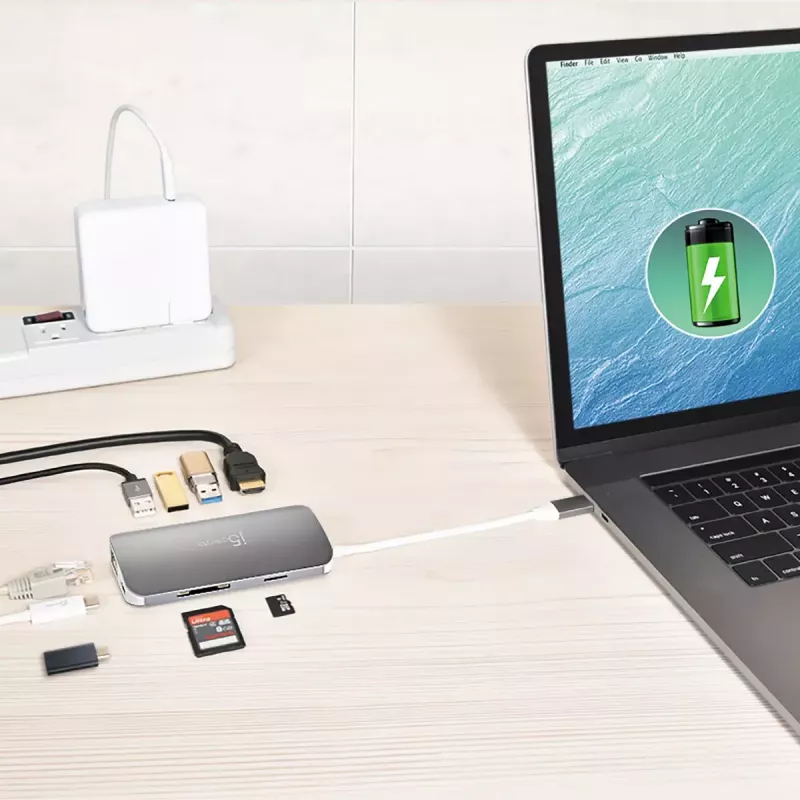 j5create JCD383 USB-C™ 9-in-1 kelių prievadų adapteris, sidabrinis ir baltas
