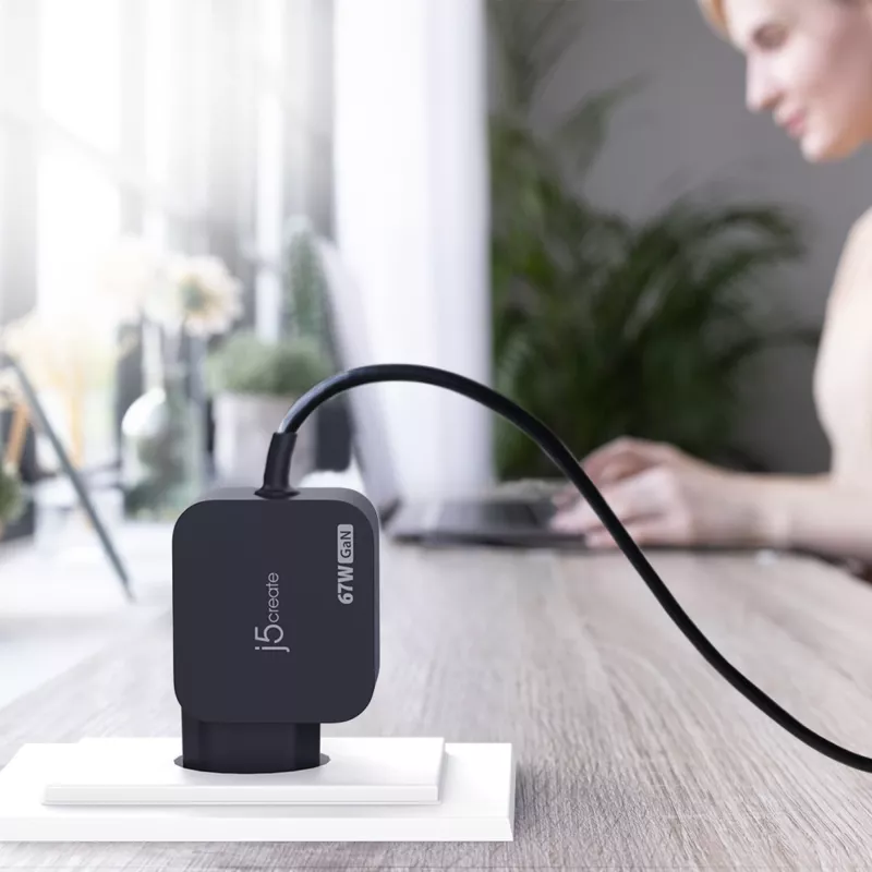 j5create JUP1565DCE3A-EN 67W GaN PD USB-C® Mini įkroviklis su 3 tipų DC jungtimis - EU