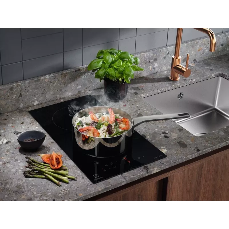 Electrolux Serie 300 LIT30231C juoda įmontuojama 29 cm zoninė indukcinė kaitlentė 2 zonos (-ų)