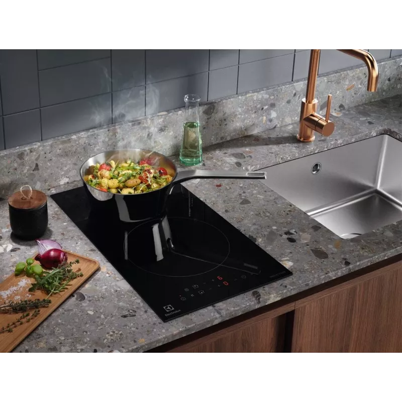 Electrolux Serie 300 LIT30231C juoda įmontuojama 29 cm zoninė indukcinė kaitlentė 2 zonos (-ų)