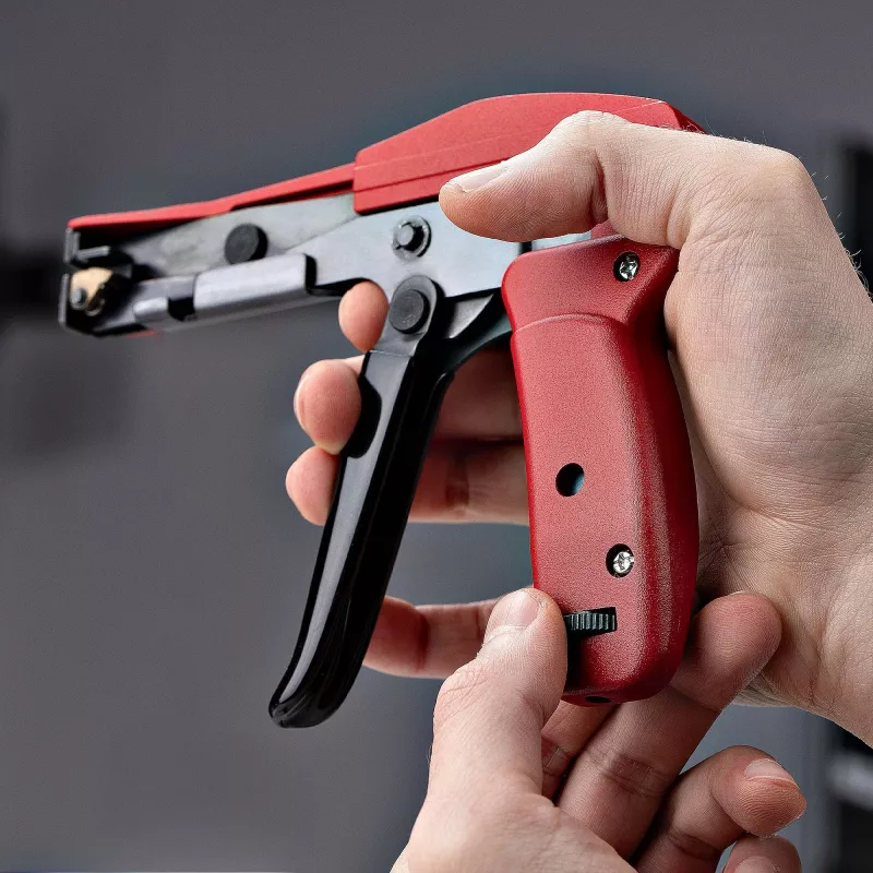 StarTech.com nailono kabelių surišimo pistoletas, užtrauktukų kabelių montavimo ir kirpimo įrankis, užtrauktukų įtempimo/veržimo įtaisas, veikia su 2,4–4,8 mm nailono užtrauktukais, atitinka TAA