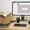DYMO M2 Skaitmeninės Pašto Svarstyklės | 2 kg talpa USB Pašto Svėrimo Svarstyklės | Kompaktiškas dydis 18,5 cm I x 16,1 cm P x 4,4 cm A