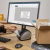 DYMO M2 Skaitmeninės Pašto Svarstyklės | 2 kg talpa USB Pašto Svėrimo Svarstyklės | Kompaktiškas dydis 18,5 cm I x 16,1 cm P x 4,4 cm A