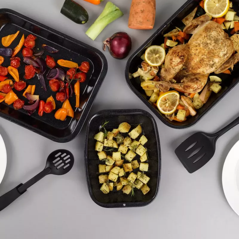 Kepimo ir pjaustymo padėklų rinkinys Russell Hobbs CW207011EU 3 vnt. — kepimo padėklas ir dvi pjaustymo lentelės
