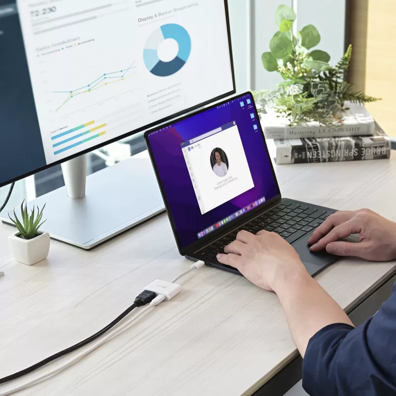j5create JCA152 USB-C® į 4K HDMI™ adapteris su Power Delivery, juoda