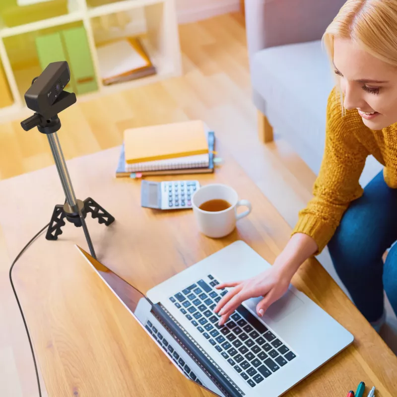 j5create JVCU100 USB™ HD internetinė kamera su 360° pasukimu, 1080p vaizdo fiksavimo raiška, juoda