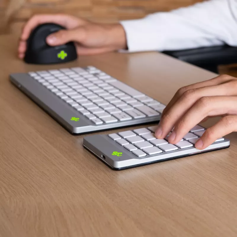 R-Go Tools skaitmenų klaviatūra R-Go Numpad Break, ergonomiška skaitmenų klaviatūra su pertraukų programine įranga, bluetooth, balta