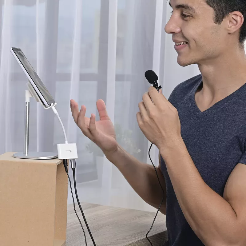 j5create JCA122 USB-C® į 3,5 mm garso adapteris su maitinimo tiekimu, juoda
