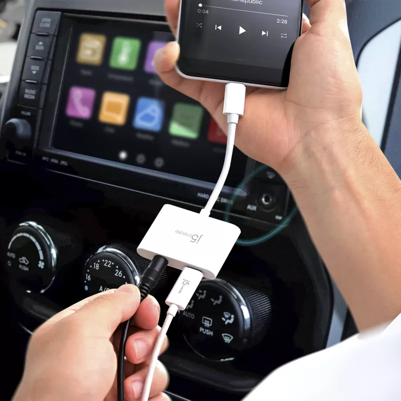 j5create JCA122 USB-C® į 3,5 mm garso adapteris su maitinimo tiekimu, juoda