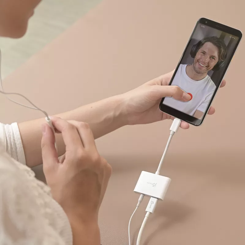 j5create JCA122 USB-C® į 3,5 mm garso adapteris su maitinimo tiekimu, juoda