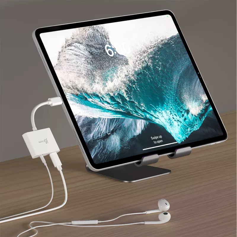 j5create JCA122 USB-C® į 3,5 mm garso adapteris su maitinimo tiekimu, juoda
