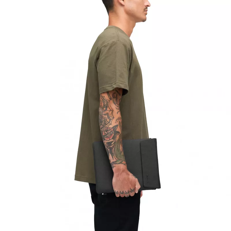 Planšetės dėklas Incase Crosstown Sleeve 11 colių planšetei, juodas