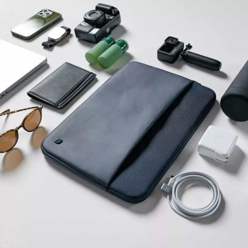 Incase A.R.C. Sleeve for With ReSpun 100% Recycled Polyester for 16-inch Laptop (M1-M4, 2021-2024)