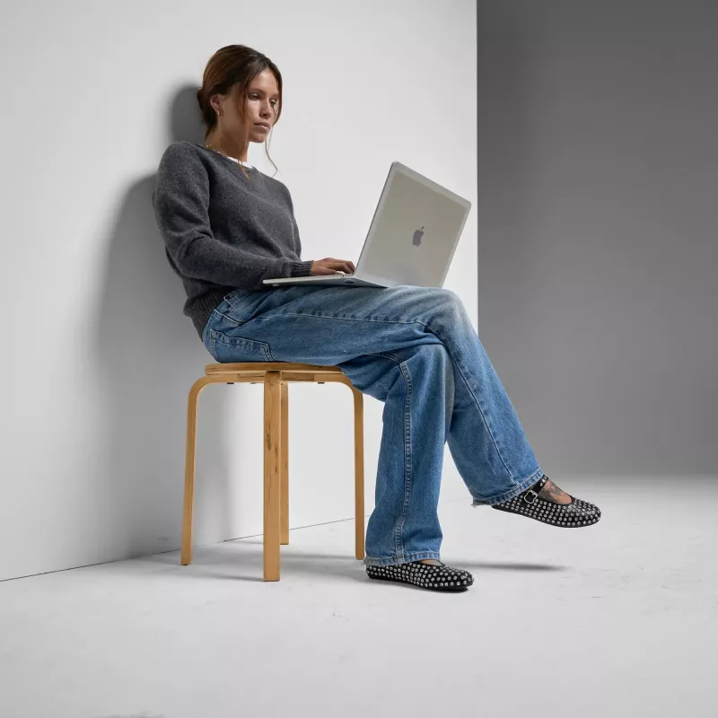 Kietas dėklas Incase Edge 16 colių MacBook Pro M1-M4, juodas