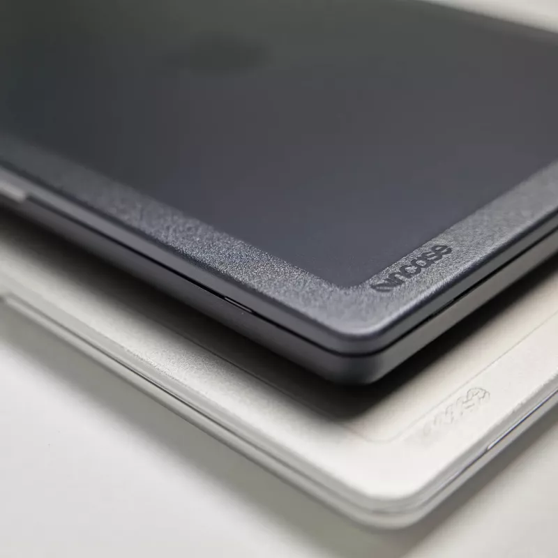 Kietas dėklas Incase Edge 16 colių MacBook Pro M1-M4, juodas