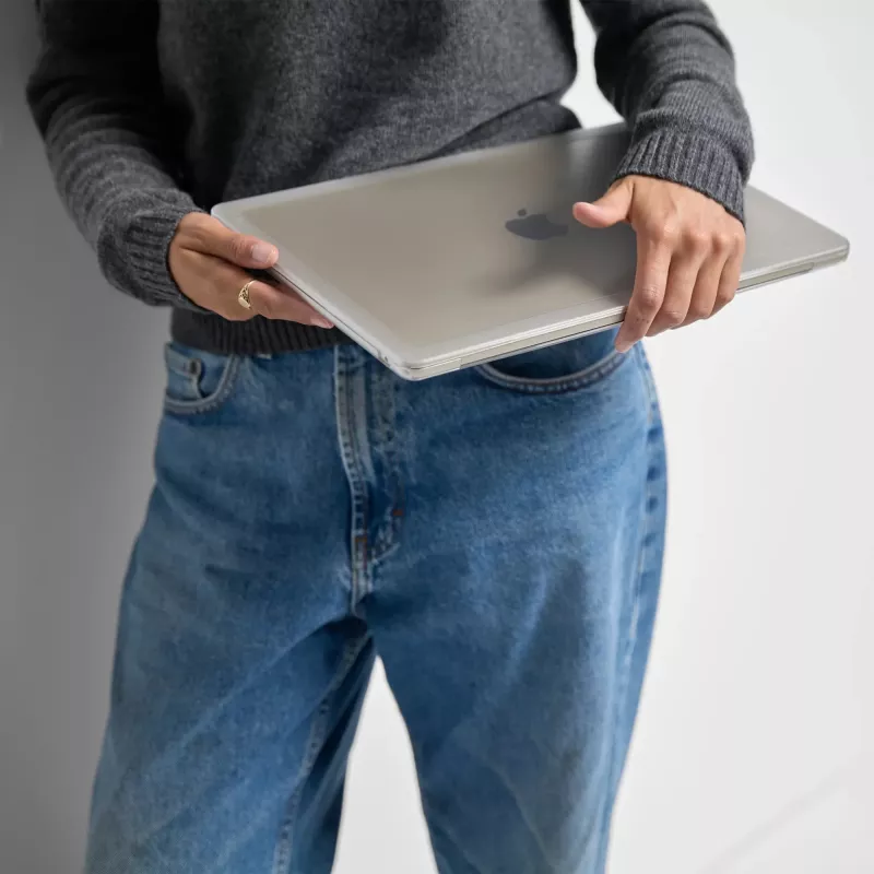 Kietas dėklas Incase Edge 16 colių MacBook Pro M1-M4, juodas