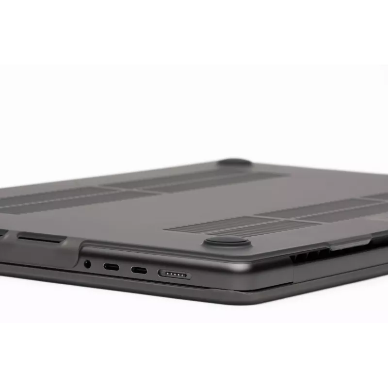 Kietas dėklas Zagg, skirtas „MacBook Pro 13 M2/M1 (20)“ — dūminės apdailos, apsauginis kevalas
