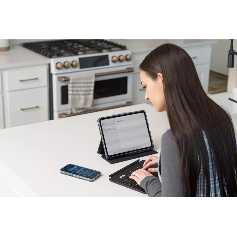 “ZAGG Pro Keys 2” belaidė klaviatūra QWERTZ vokiečių, juoda, skirta “iPad Air 11”