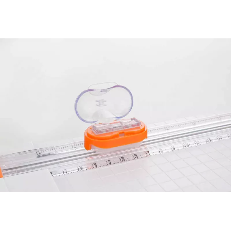 PEACH popieriaus pjaustytuvas PC200-10 A4 3-in-1 — A4 pjaustymo lenta su 3 pjaustymo tipais