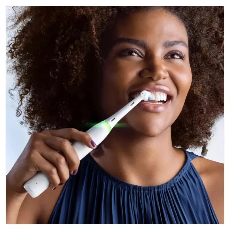 Oral-B iO Series 4 Quite suaugusiųjų besisukantis dantų šepetėlis baltas