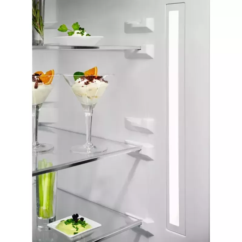 Electrolux LNT7ME36K2 šaldytuvas su šaldikliu, 367 l (šaldytuvas 266 l, šaldiklis 101 l), apatinis šaldiklis, No Frost, energijos klasė E, juodas