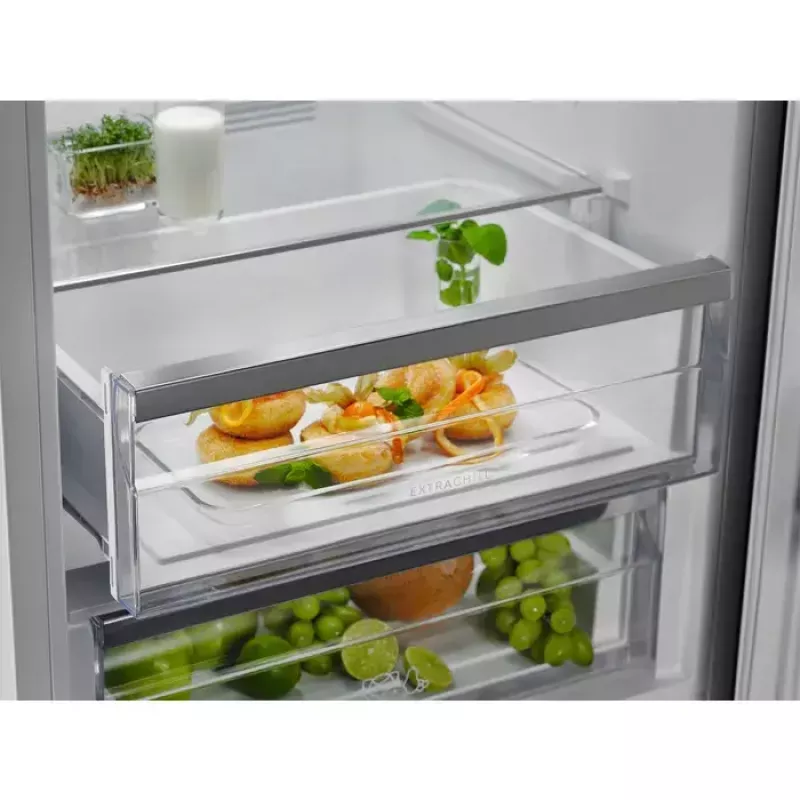 Electrolux LNT7ME36K2 šaldytuvas su šaldikliu, 367 l (šaldytuvas 266 l, šaldiklis 101 l), apatinis šaldiklis, No Frost, energijos klasė E, juodas