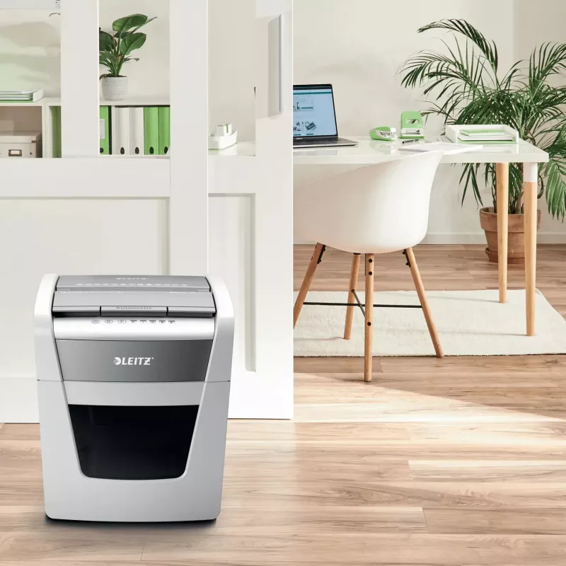 Popieriaus smulkintuvas LEITZ IQ Autofeed Small Office50 P4 — mikro pjovimas 4x28 mm, automatinis 50 lapų padavimas, 22 cm anga, 20 L talpykla