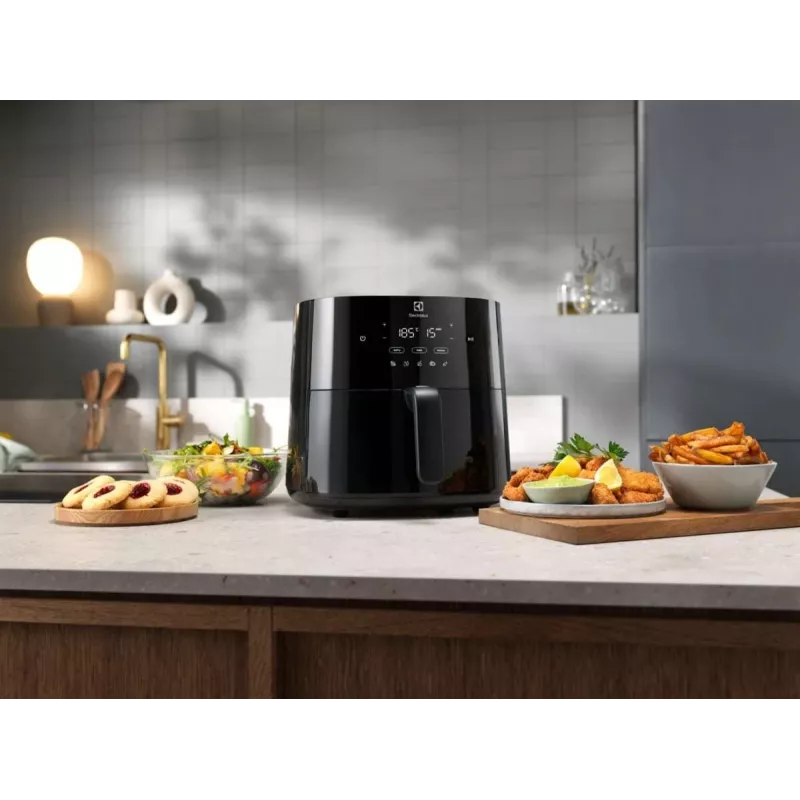 Karšto oro gruzdintuvė Electrolux EAF7B – 6,8 L, 1800 W, liečiamasis valdymas, 8 programos, maks. 200 °C, juoda