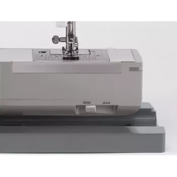 Automatinė siuvimo mašina SINGER Heavy Duty 4432 — 32 siūlių raštai, 1100 RPM, 6 mm siūlės plotis, laisvoji rankovė, 120 V