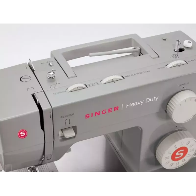 Automatinė siuvimo mašina SINGER Heavy Duty 4432 — 32 siūlių raštai, 1100 RPM, 6 mm siūlės plotis, laisvoji rankovė, 120 V