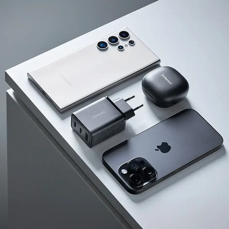 Maitinimo adapteris Intenso W65ACC USB-A ir USB-C prievadai juodas