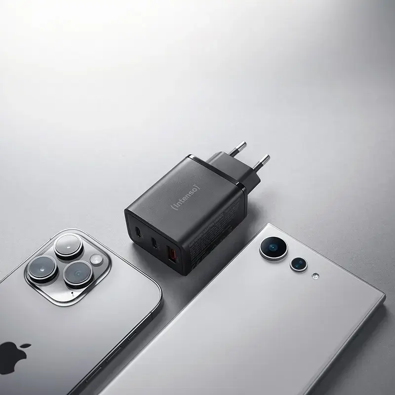 Maitinimo adapteris Intenso W65ACC USB-A ir USB-C prievadai juodas