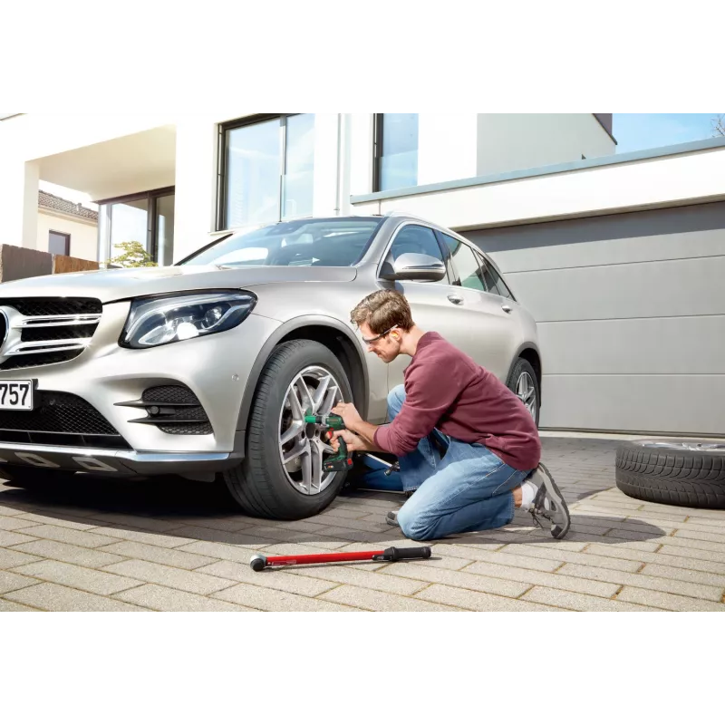 Bosch UniversalImpactDrive 18V-350 (Įrankis be baterijos + šešiabriaunis adapteris + 3 veržlės 17, 19, 21 mm)