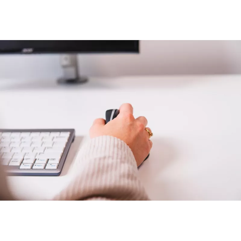BakkerElkhuizen Oyster Wired pelė, ambidekstrinė, vertikalaus dizaino, lazerinė, USB Type-A, 1200 DPI, juoda, sidabrinė